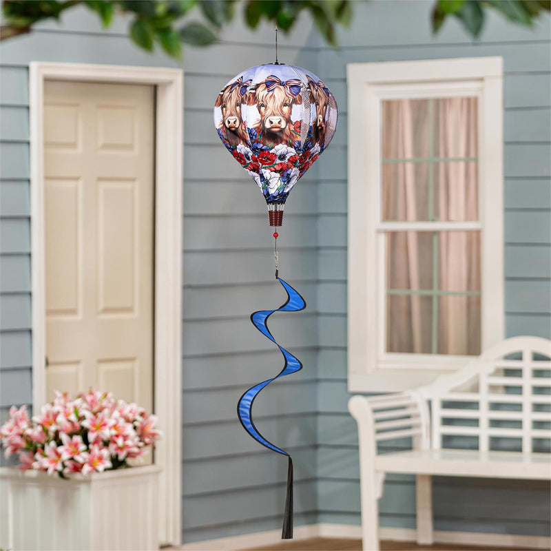 Patriotic Highland Cow Balloon Spinner