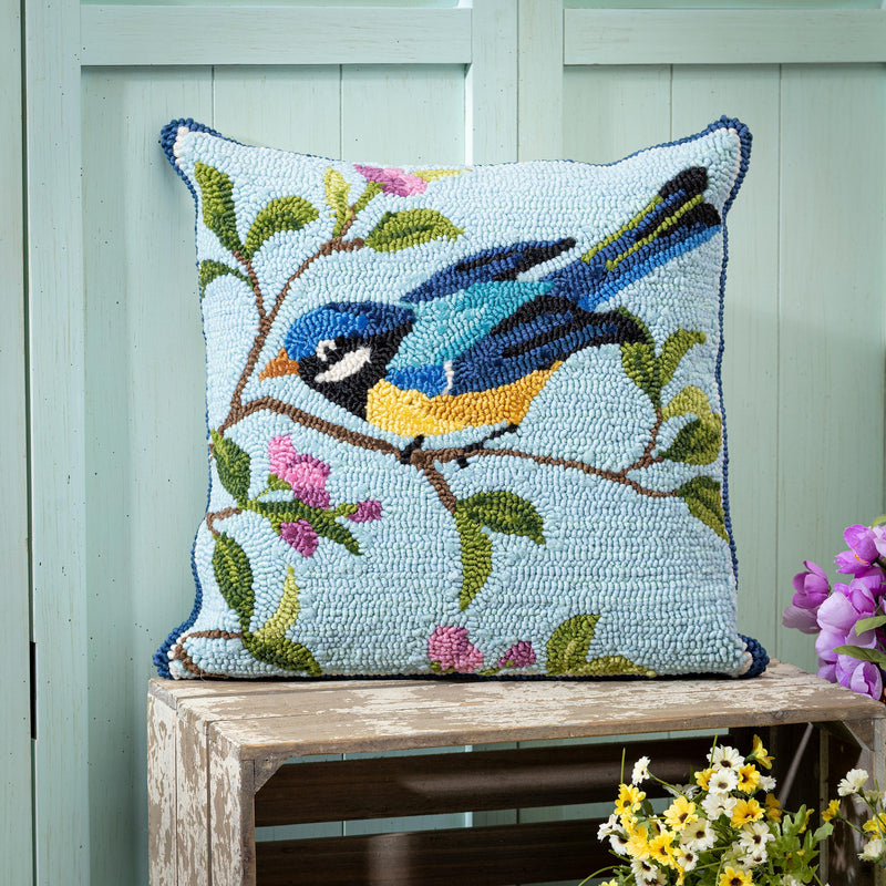 Indoor/Outdoor  Hooked Polypropylene Birds in Branches Throw Pillow 18"x18"